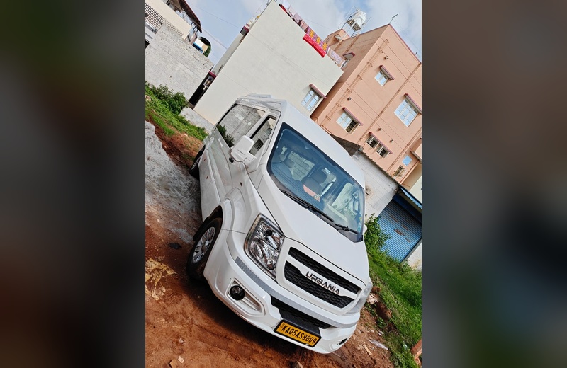 12 Seater 1+1 Maharaja White Urbania Daylight